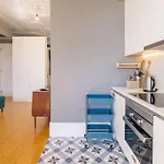 Location With Balcony & Equipped Kitchen *