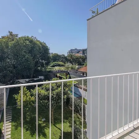 아파트 Location With Balcony & Equipped Kitchen *