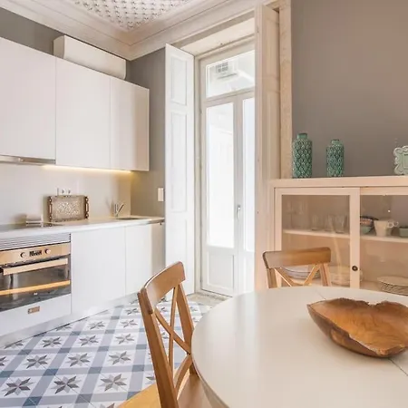 Location With Balcony & Equipped Kitchen Daire Porto