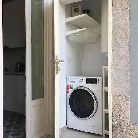 Location With Balcony & Equipped Kitchen Lejlighed *