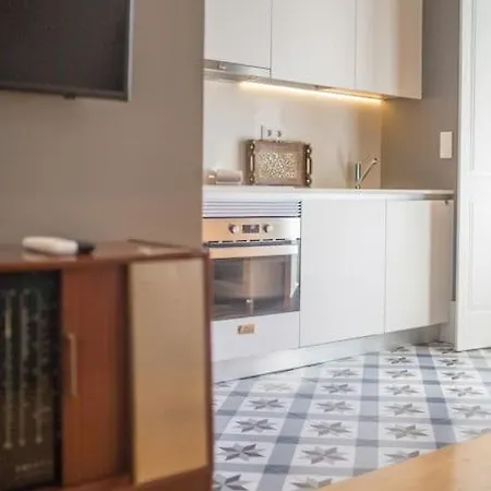 Lejlighed Location With Balcony & Equipped Kitchen Porto