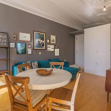 Lejlighed Location With Balcony & Equipped Kitchen