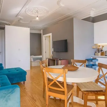 Location With Balcony & Equipped Kitchen Apartment *