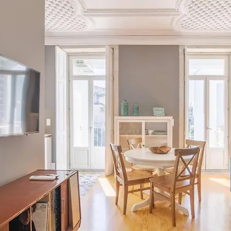 Lejlighed Location With Balcony & Equipped Kitchen