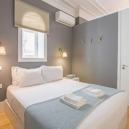 Location With Balcony & Equipped Kitchen Apartment