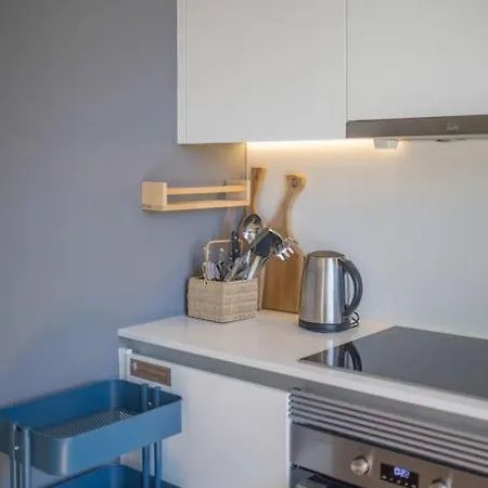 Location With Balcony & Equipped Kitchen * Porto