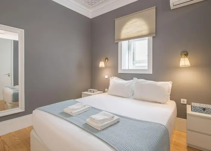 Location With Balcony & Equipped Kitchen 波尔图