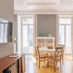 Appartement Location With Balcony & Equipped Kitchen