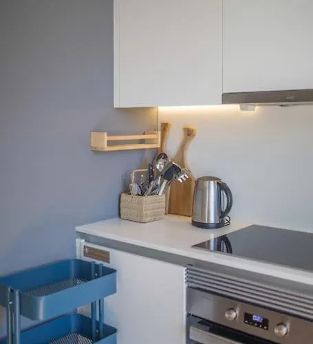 Location With Balcony & Equipped Kitchen * Porto