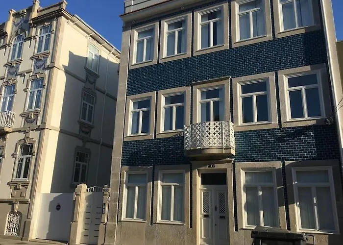 Location With Balcony & Equipped Kitchen * Porto