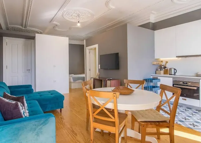 Location With Balcony & Equipped Kitchen Appartamento *