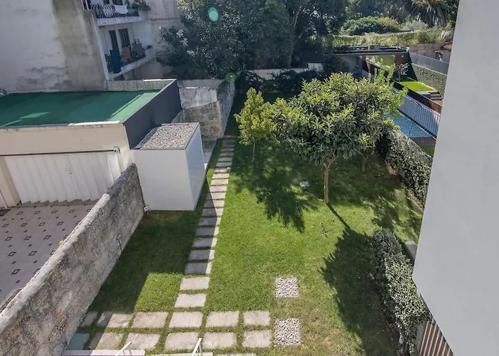 Location With Balcony & Equipped Kitchen Oporto